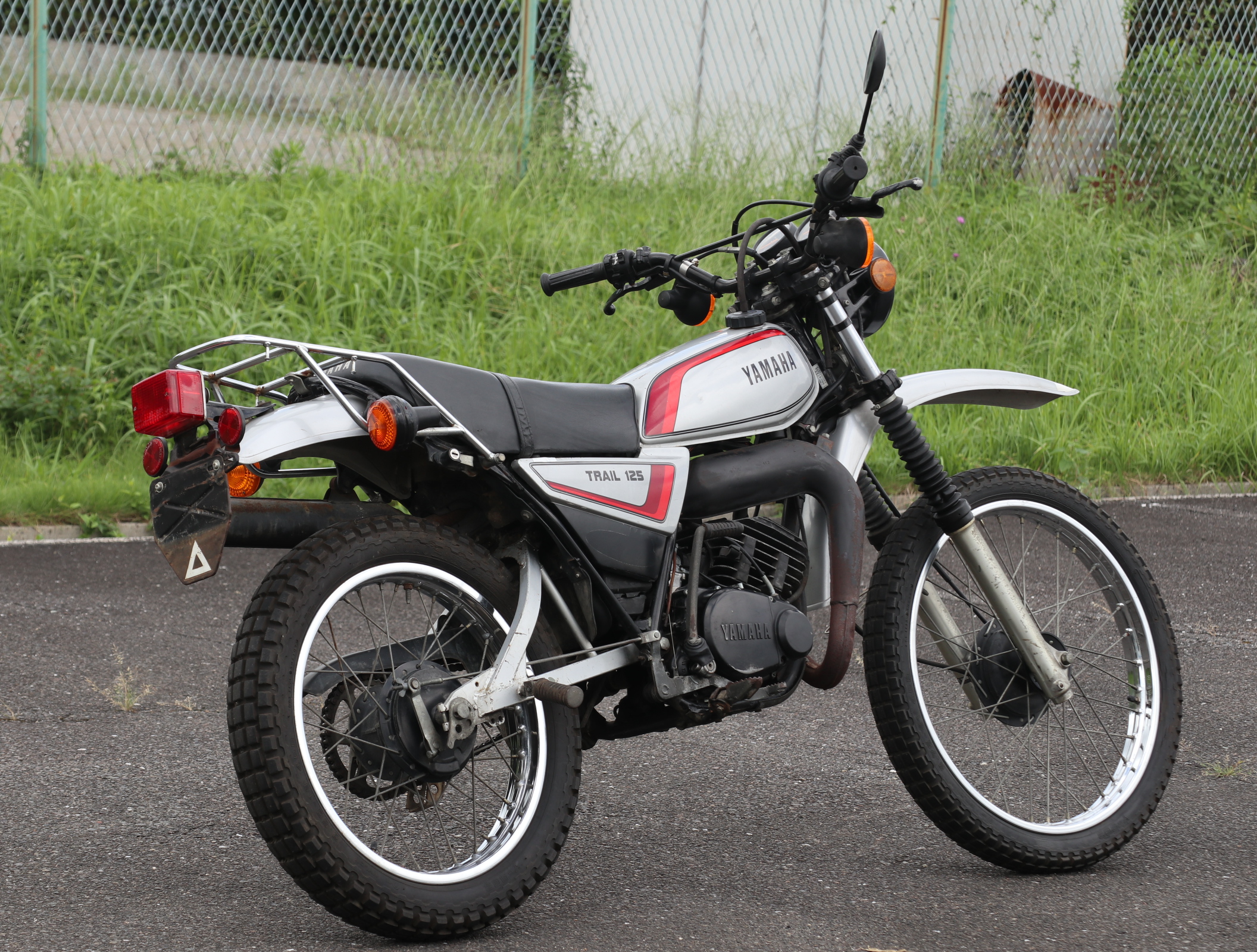 ヤマハ　DT125　シルバー